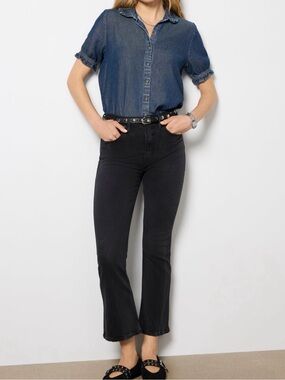EUC good American good standard kick flare in a washed black